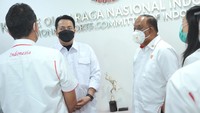 Ketua Umum Komite Olahraga Nasional Indonesia (KONI) Pusat Letjen. TNI (Purn) Marciano Norman menerima kunjungan Plt. Direktur Badan Layanan Umum (BLU) Lembaga Pengelola Dana dan Usaha Keolahrgaan (LPDUK) Kemenpora Firtian Judiswandarta dan tim untuk menjajaki kembali kerjasama pengelolaan dana komersil pada Pekan Olahraga Nasional (PON) XX Papua.