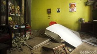 Selain melukai empat orang, ledakan itu juga turut merusak sejumlah rumah warga di lokasi terjadinya ledakan. Menurut Tubagus, ledakan berasal dari rumah salah seorang warga. Dia berujar, rumah tersebut berdempetan dengan bangunan lain yang ada di sekitarnya.