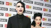 Usai berpisah dari Rose, Marilyn Manson dekat dengan model seksi Dita Von Teese. Getty Images/Jo Hale