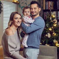 Melihat foto ini layaknya pasangan pada umumnya. Kebahagiaan semakin terpancar karena telah memiliki satu anak. Tapi faktanya, keduanya adalah pasangan yang sama-sama transgender. Foto: Instagram