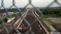 Kehadiran kereta cepat ini diharapkan dapat mempersingkat waktu tempuh perjalanan dari Jakarta menuju Bandung maupun sebaliknya.