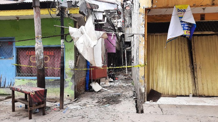 Polisi Cek TKP Ledakan di Sebuah Rumah di Penjaringan, Jakut