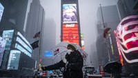 Tak sampai disitu, badai salju juga menghentikan proses vaksinasi warga di Connecticut, New Jersey, Rhode Island, Philadelphia, dan sebagian Washington, D.C serta New York. AP Photo/Wong Maye-E