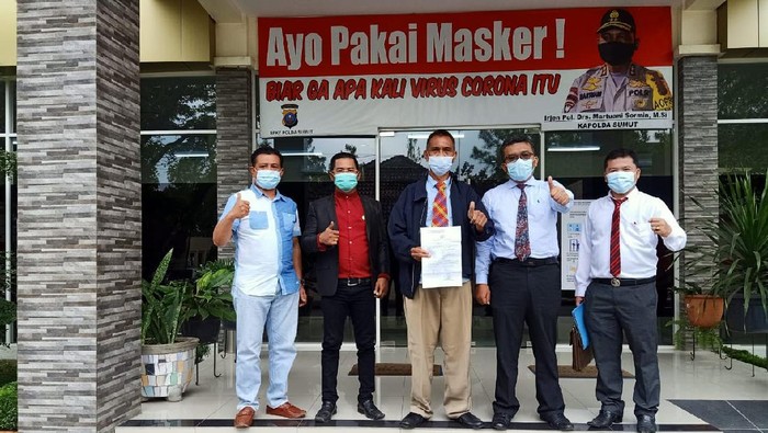 Prof Henuk dan tim kuasa hukumnya saat di Polda Sumut (dok. Istimewa)