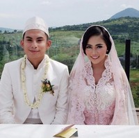 Selebgram Rachel Vennya bercerai dari Niko Al Hakim setelah empat tahun menikah. Keduanya dikaruniai dua orang anak. Niko merupakan anak band yang kini bergabung dalam Lyon, band rock digawangi Onadio Leonardo. Foto: Dok. Instagram/rachelvennya