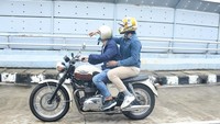 Kalau yang ini saat Raffi Ahmad bonceng Sean Gelael. Foto: Instagram @raffinagita1717