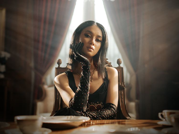Intip Serunya Rahmania Astrini di Video Klip Shush