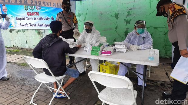 Rapid test gratis di Pasar Kelapa Gading (Fathan/detikcom)