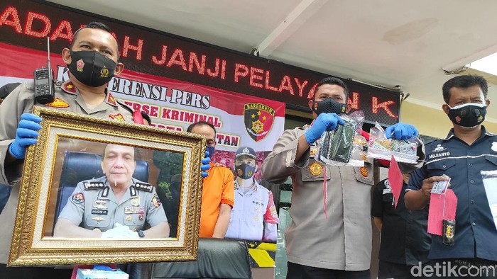 Rilis kasus polisi gadungan di Polres Metro Jakarta Selatan (Azhar/detikcom)