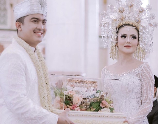 Fakta menarik lain mengenai pernikahan Sarah Gibson adalah uang maharnya. Wanita tersebut diberikan mahar berupa uang tunai 31.121 dollar Selandia Baru atau senilai Rp 312 jutaan. Foto: Instagram @sarahgibson21