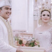 Fakta menarik lain mengenai pernikahan Sarah Gibson adalah uang maharnya. Wanita tersebut diberikan mahar berupa uang tunai 31.121 dollar Selandia Baru atau senilai Rp 312 jutaan. Foto: Instagram @sarahgibson21