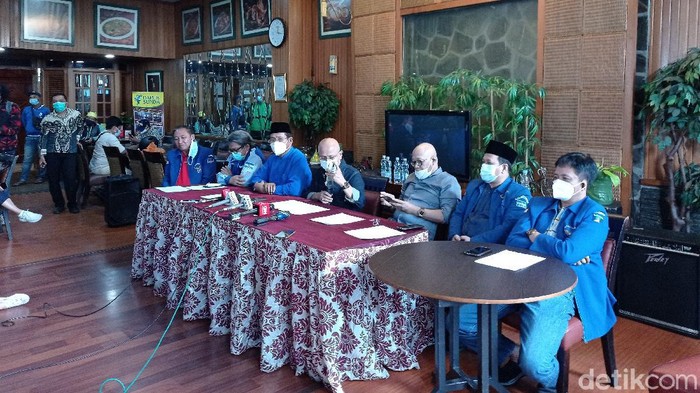 Sejumlah pendiri Partai Demokrat menggelar konferensi pers menanggapi isu kudeta yang disampaikan AHY (Sachril Agustin Berutu/detikcom).