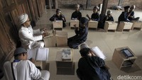 Saat ini Ponpes Darul Ashom memiliki 19 santri putra dan 12 santri putri berkebutuhan khusus yang diajarkan membaca serta hafalan Alquran setiap harinya.