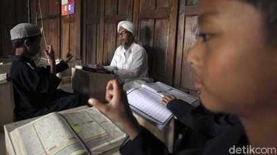 Semangat Santri Tunarungu Menuntut Ilmu