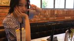10 Momen Sowon GFriend yang Suka Nongkrong di Kafe