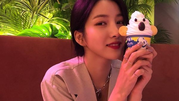 10 Momen Sowon GFriend yang Suka Nongkrong di Kafe