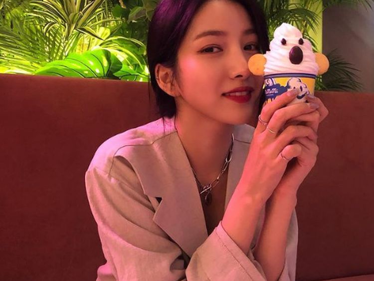 10 Momen Sowon GFriend yang Suka Nongkrong di Kafe