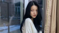 Nama Sowon beberapa hari yang lalu jadi topik hangat. Hal ini dikarenakan Sowon mengunggah beberapa fotonya di akun Instagram. Saat itu, Sowon berpose dengan patung yang memakai atribut Nazi. Foto: Instagram @onedayxne