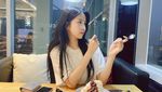 10 Momen Sowon GFriend yang Suka Nongkrong di Kafe