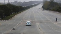 Jalan-jalan di Naypyitaw tampak sepi.