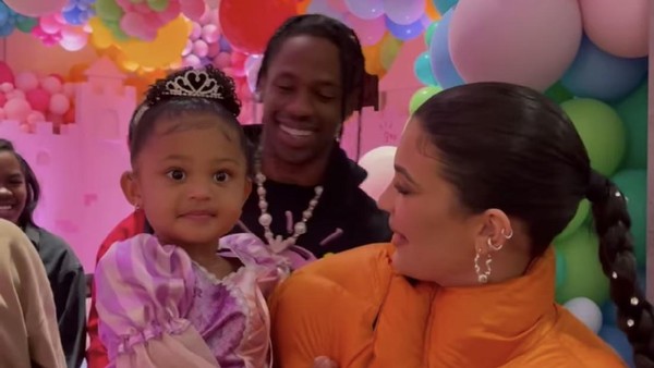Foto: Pesta Ultah Ke-3 Putri Kylie Jenner, Tetap Meriah di Tengah Pandemi
