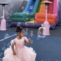 Pesta ulang tahun Stormi juga dimeriahkan dengan kehadiran seluncuran yang dihiasi wajah raksasa Stormi di atasnya. (Foto: Instagram/@kyliejenner)