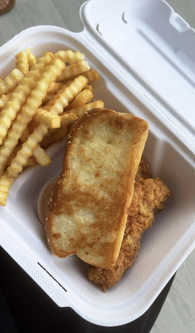 Fast food menjadi hidangan andalan di ulang tahun Stormi. (Foto: Instagram/@kyliejenner)