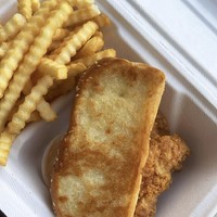 Fast food menjadi hidangan andalan di ulang tahun Stormi. (Foto: Instagram/@kyliejenner)