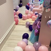 Balon memenuhi hampir di segala sudut rumah Kylie Jenner untuk perayaan ulang tahun Stormi. (Foto: Instagram/@kyliejenner)