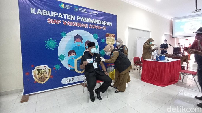 Vaksinasi COVID-19 di Pangandaran