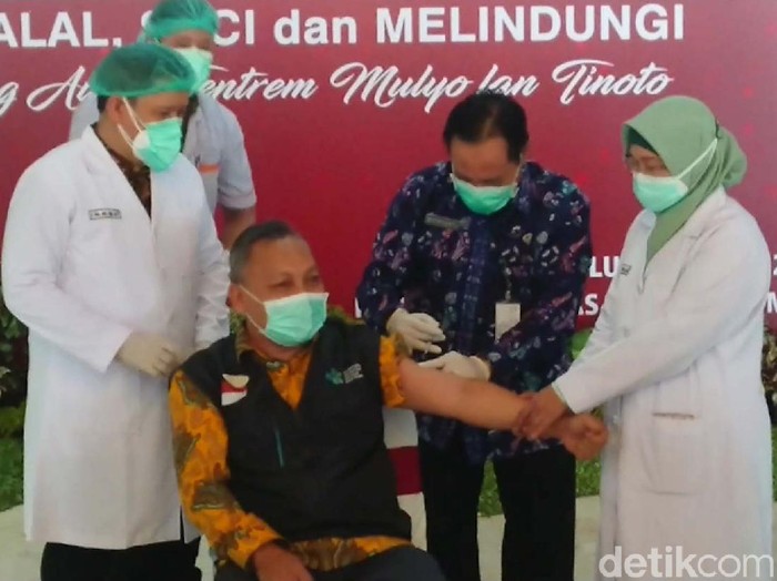 Vaksinasi Tahap Pertama di Tulungagung