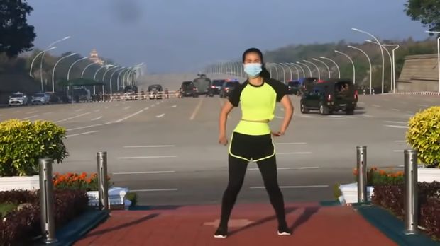 Viral video wanita aerobik saat kudeta militer berlangsung di Myanmar (Screenshot YouTube)
