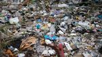 Waduh! Sampah Selapangan Bola di Bekasi Belum Juga Diangkut
