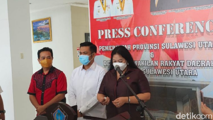 Wakil Ketua DPRD Sulut, James Arthur Kojongian, bersama BK DPRD Sulut jumpa pers (Trisno Mais/detikcom)