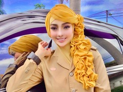 10 Gaya PNS Berhijab Asal Lampung yang Viral karena Dandan bak Barbie