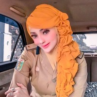Ketika video aku viral lagi sih kaget aja tapi tentunya tidak se-terkejut ketika video terdahulu yang viral ya. Video itu saat aku itu pulang dari kantor mau foto dan promo tentang kreasi jilbab yang baru, kata Yuni kepada Wolipop, Senin (1/2/2021). Foto: Instagram @yuni_jasminebutiq.