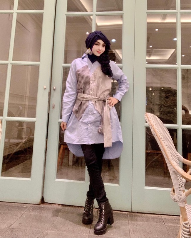 Yuni mengatakan dalam kesehariannya, dia sebenarnya tidak selalu memakai makeup. Namun jika sedang berada di luar rumah, makeup adalah hal wajib. Aku tampil tampa makeup itu ketika di rumah saja kalau keluar rumah ya harus pake makeup dong, kata wanita yang tinggal di Bandar Lampung itu. Foto: Instagram @yuni_jasminebutiq.