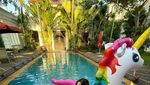 10 Pose Kece Nia Ramadhani Nikmati Es Krim dan Cake Cantik