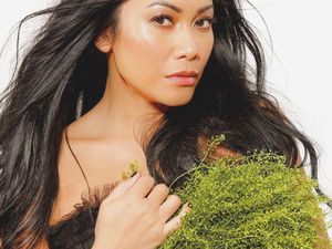 Anggun C Sasmi Pakai Jam Tangan Rp 500 Juta Saat Tampil Majalah Fashion Eropa