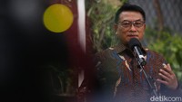 Moeldoko dituding hendak mengambil alih Partai Demokrat dan menjadi capres di Pemilu 2024. Moeldoko menjawab isu itu.