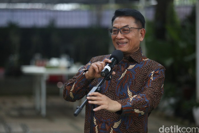 Kepala Staf Kepresidenan (KSP) Moeldoko dituding hendak mengambil alih Partai Demokrat dan menjadi capres di Pemilu 2024. Moeldoko menjawab isu itu.