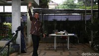 Dalam jumpa pers pada Senin (1/2), Moeldoko mengakui sempat bertemu dengan sejumlah kader Demokrat. Namun dia membantah hendak melakukan kudeta ke AHY.