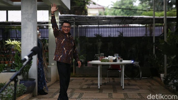 Kepala Staf Kepresidenan (KSP) Moeldoko dituding hendak mengambil alih Partai Demokrat dan menjadi capres di Pemilu 2024. Moeldoko menjawab isu itu.