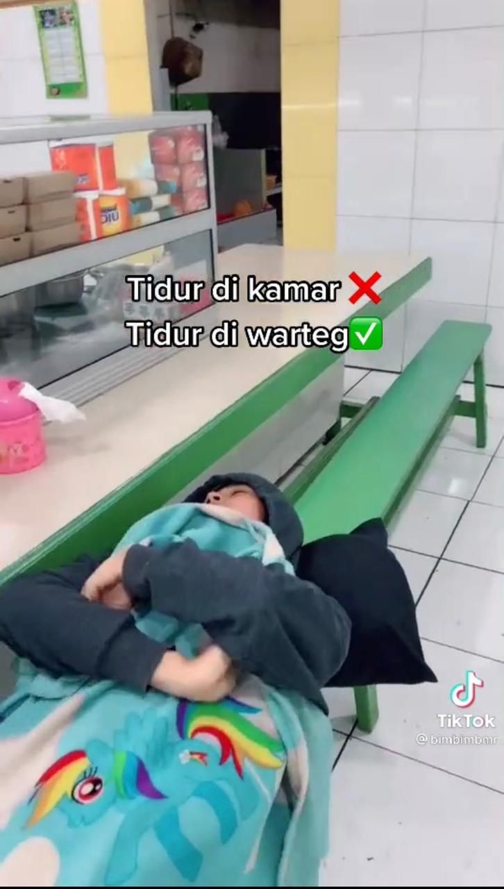 Bukan Beli Makanan, Aksi Pria Ini ke Warteg Bikin Ngakak