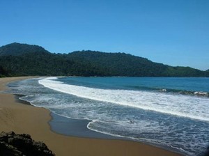 3 Keindahan Sekaligus di Pantai Pancer
