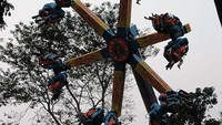 Wahana Power Surge atau Kicir-kicir.