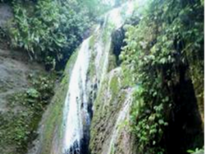 Air Terjun Moambolo yang Menggoda