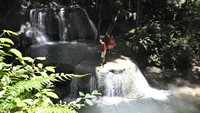 terlihat tingkatan air terjun