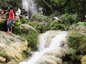 Air Terjun Sri Gethuk, Bidadari Cantik di Balik Hutan Jati