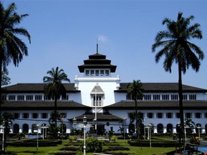 Aloha! Tahun Baru dengan Nuansa Hawaii di Bandung